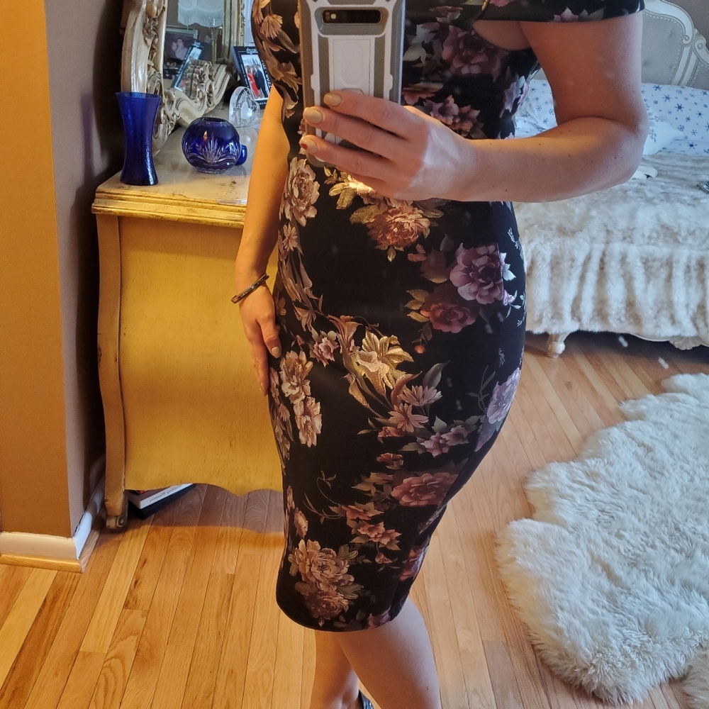 Dresses - Picture 5 of 5